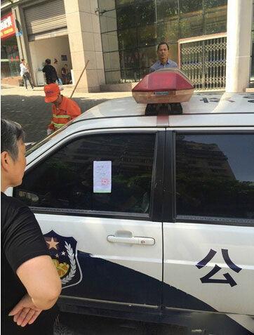 网友爆料重庆交警视频,重庆交警现场执法视频，引发网友热议